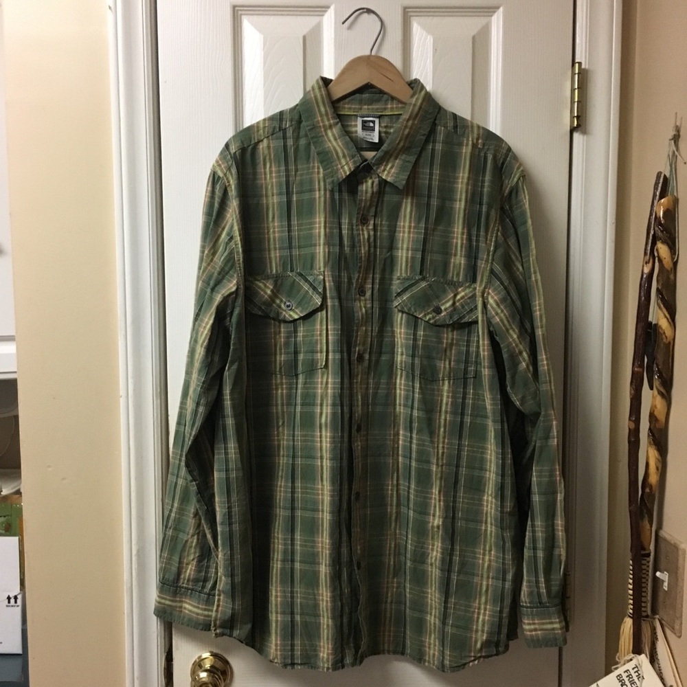 Mens North Face shirt