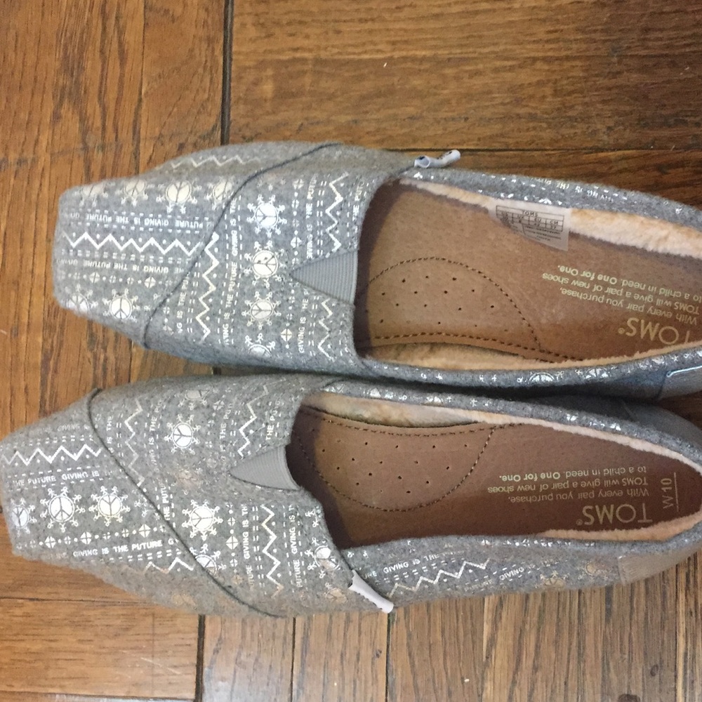 Silver lined Toms - Picture 2 of 6