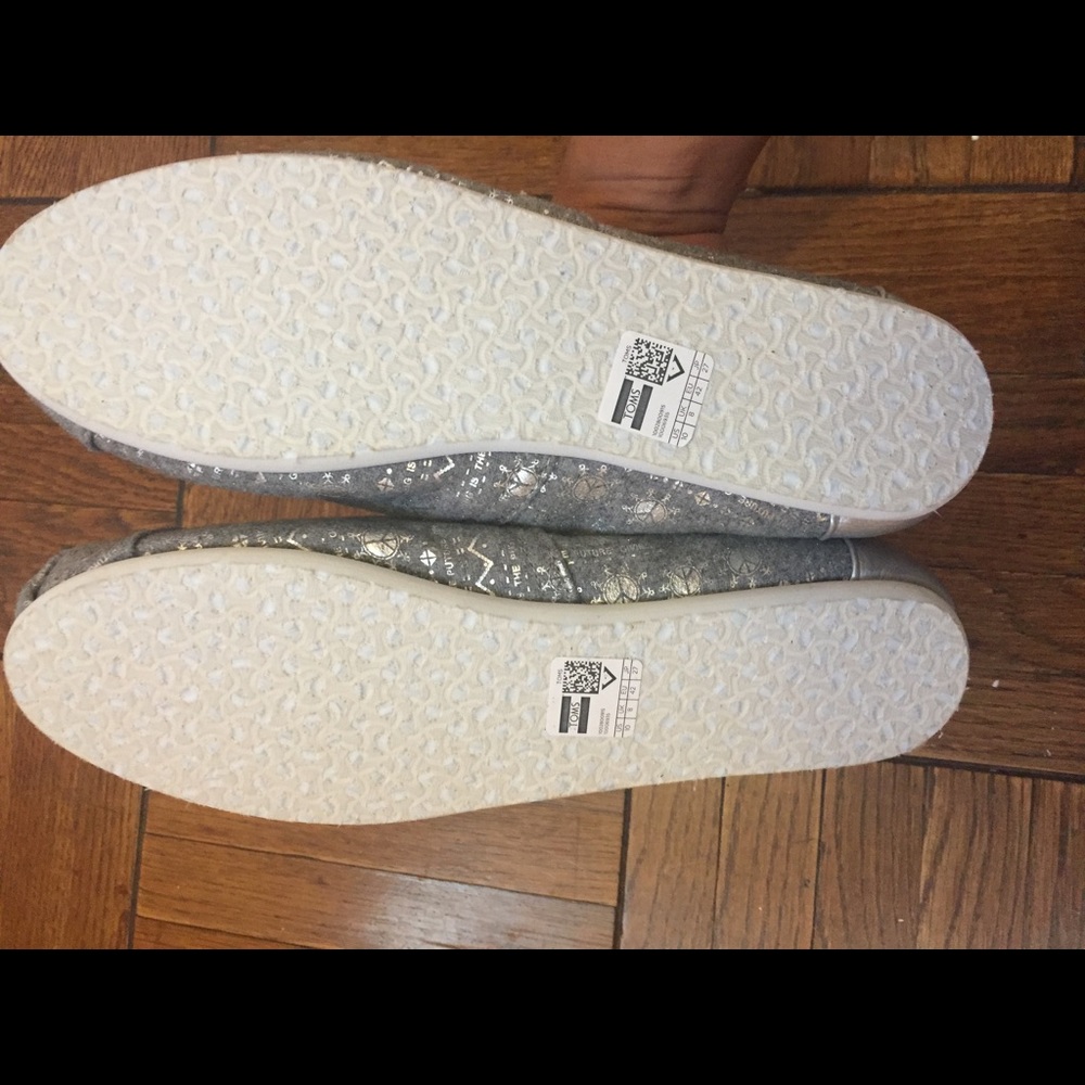 Silver lined Toms - Picture 5 of 6