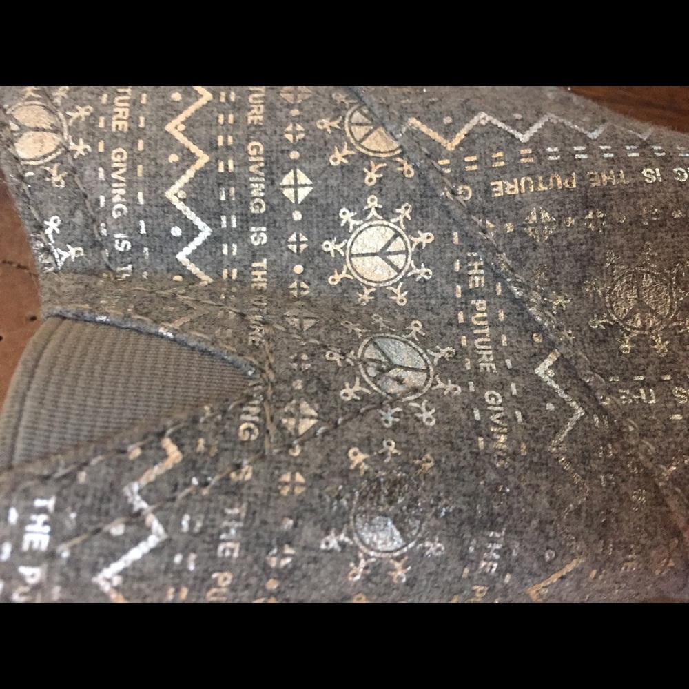 Silver lined Toms - Picture 6 of 6