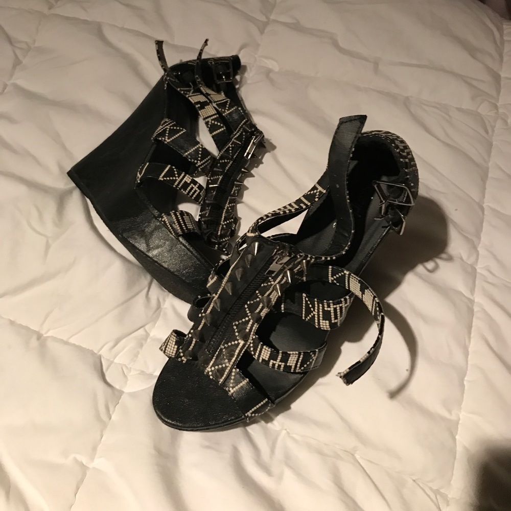 Black and white wedges