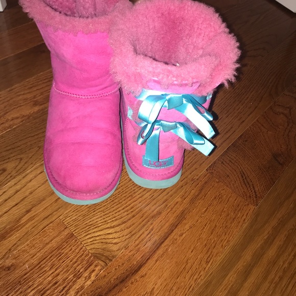 Pink uggs with blue bows - Picture 3 of 7