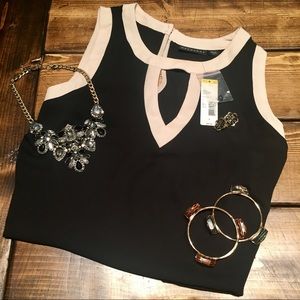 ❗️CLOSEOUT❗️Black/Cream Sleeveless Keyhole Top