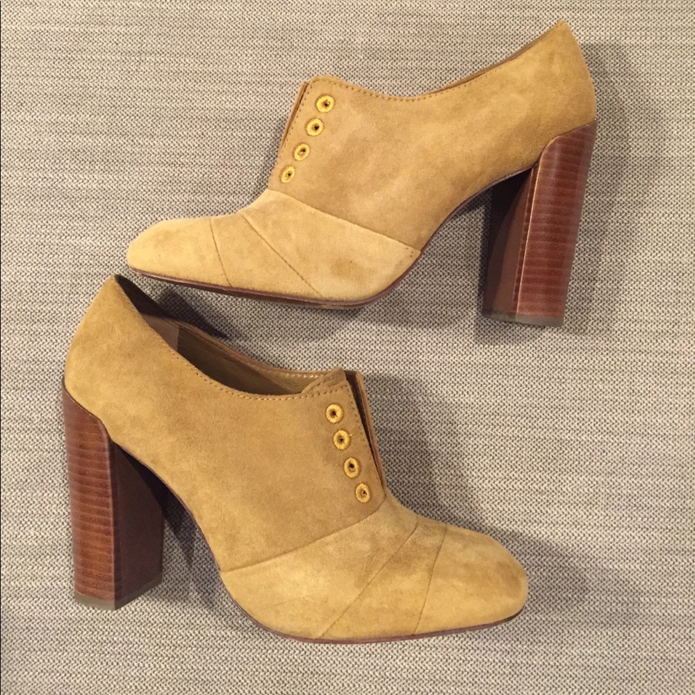 Barely worn Tory Burch Bootie Size 8