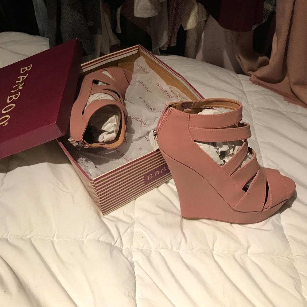 Rose nude wedges