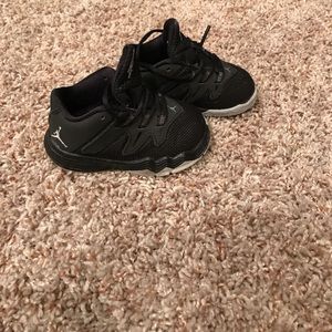 🔴PRICE DROP🔴 BOYS BLACK AND GREY JORDANS