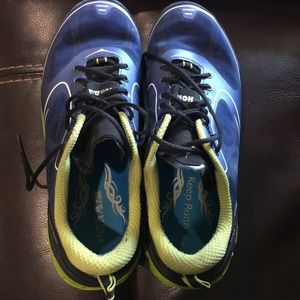 Men's size 8 Hoka One one conquest