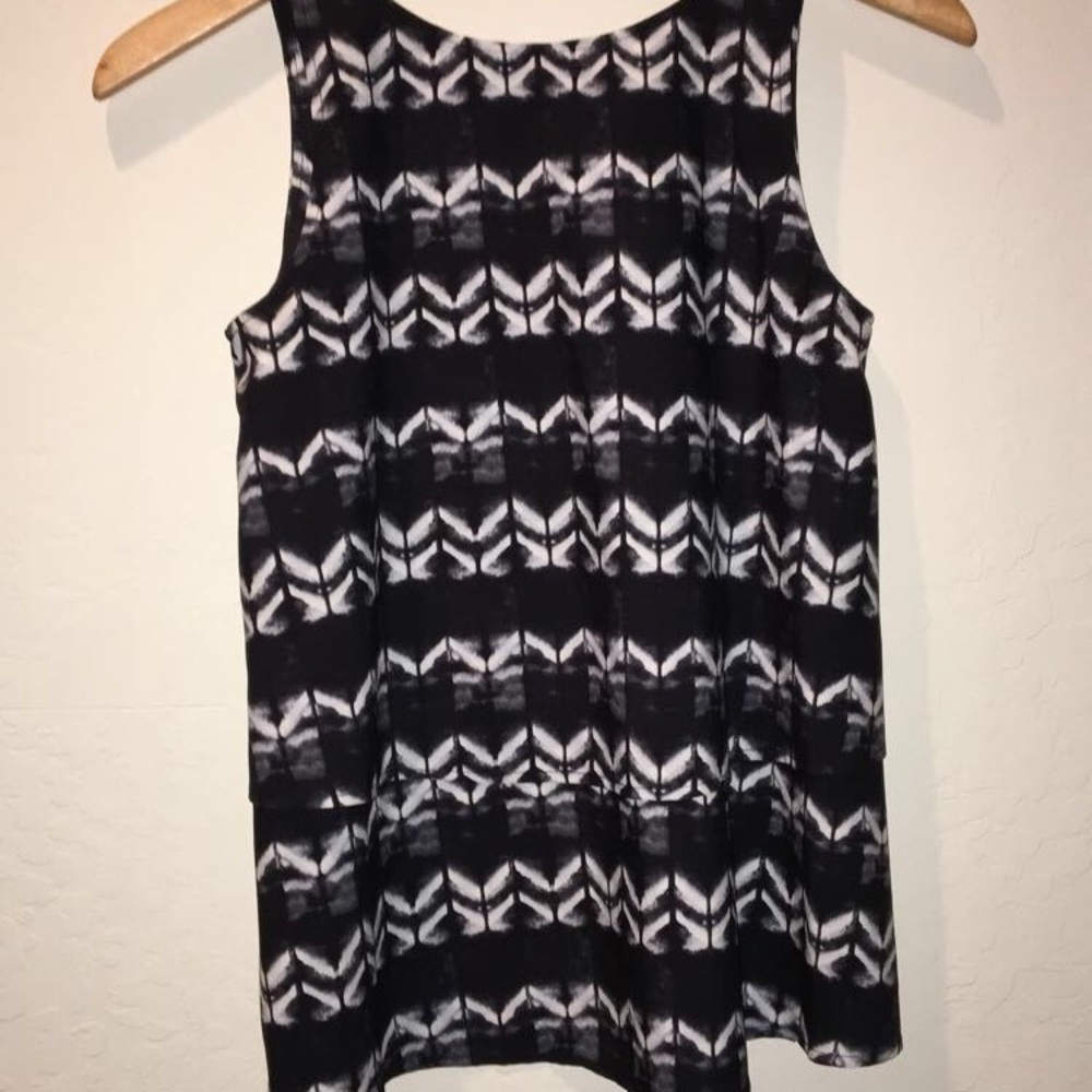 Patterned top! - Picture 2 of 2