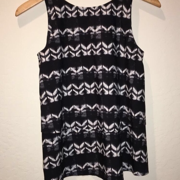 Patterned top! - Picture 2 of 2