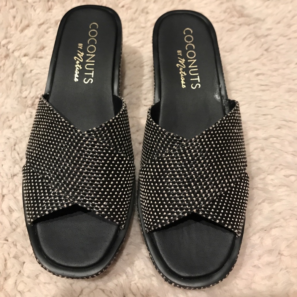 New never worn Coconuts by Matisse “sailor” slides