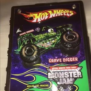 Hot wheels monster jam lot of 15 trucks with case