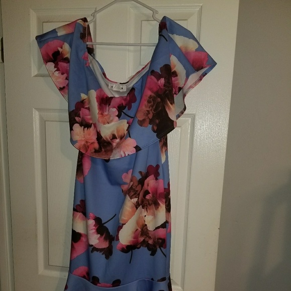 Off The Shoulder Bodycon Floral Dress - Picture 2 of 3