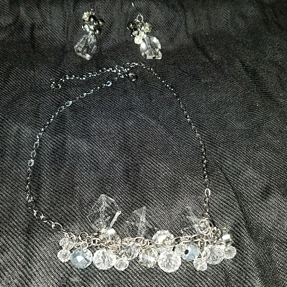 Necklace and earring set