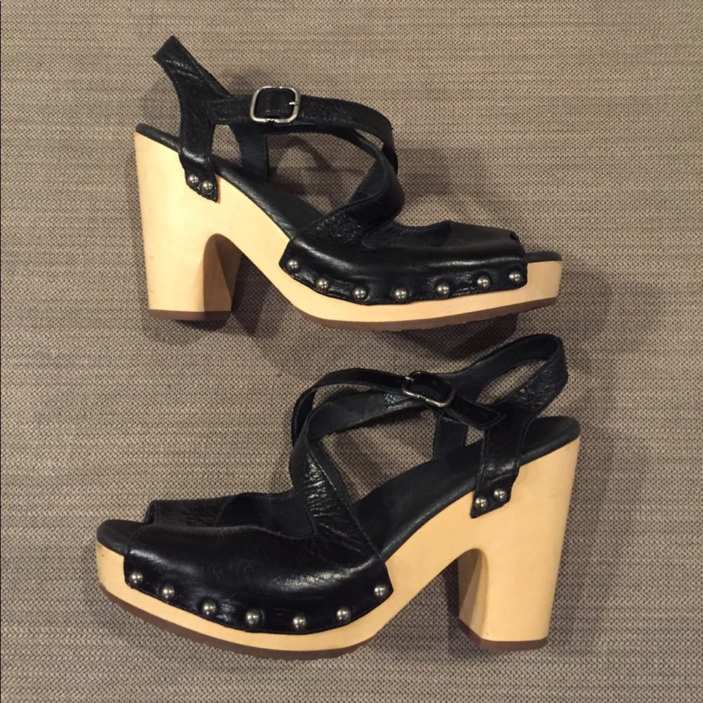 UGG wedge platform black sandal size 8