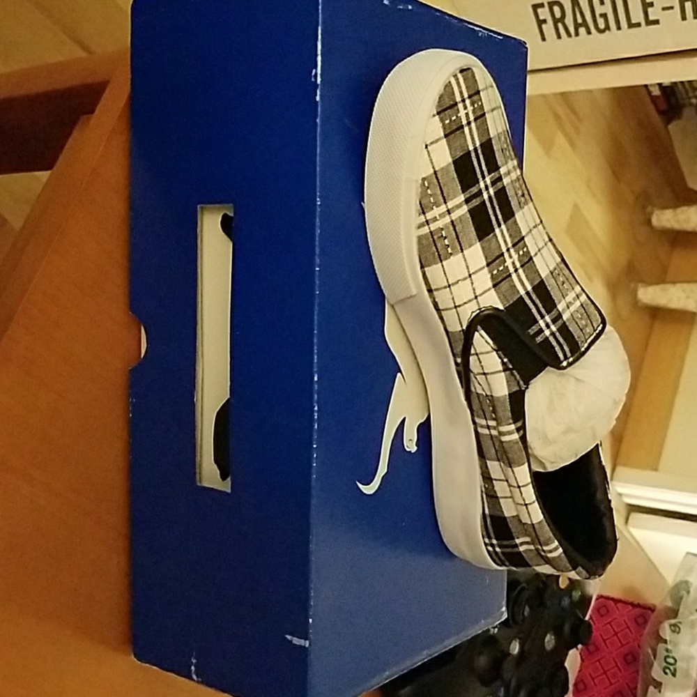 Host Pick: Black/White Shiekh Shoes