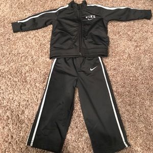 NIKE SWEATSUIT