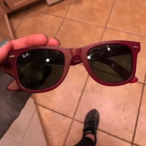 Maroon ray-ban wayfarers with case!