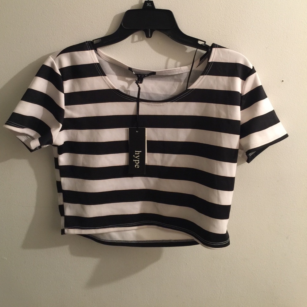 Stylish black and white crop top