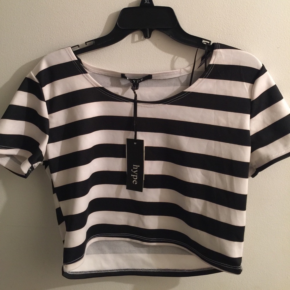 Stylish black and white crop top - Picture 3 of 4