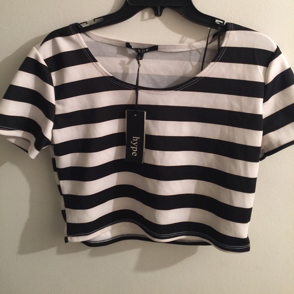 Stylish black and white crop top - Picture 4 of 4