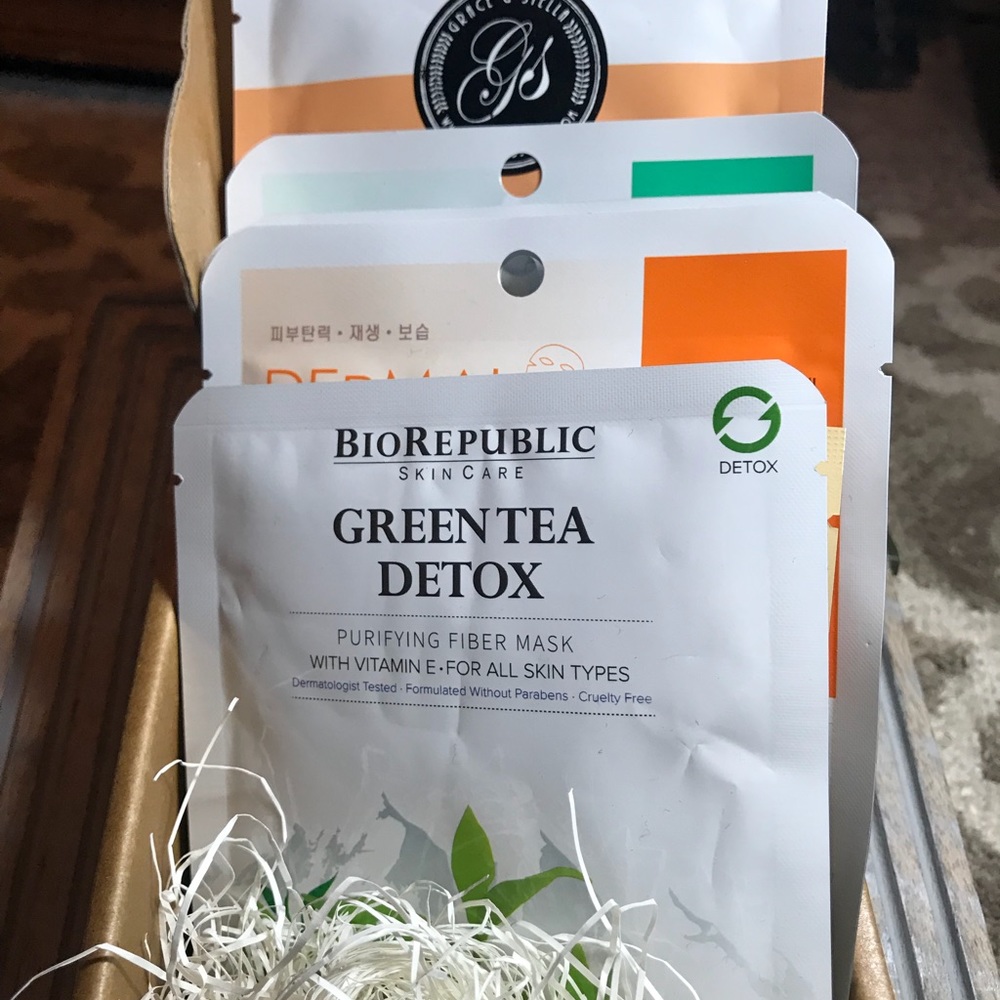 Mixed collection of 9 facial sheet masks