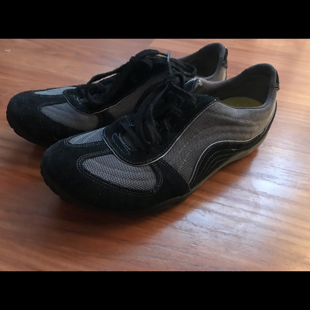 Shoes - Picture 2 of 4