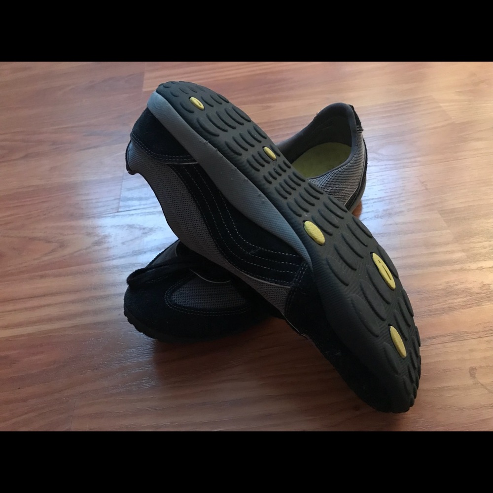 Shoes - Picture 3 of 4