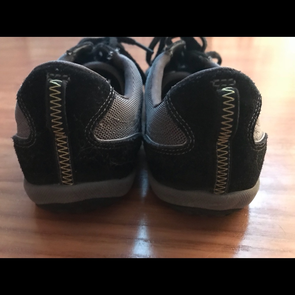Shoes - Picture 4 of 4
