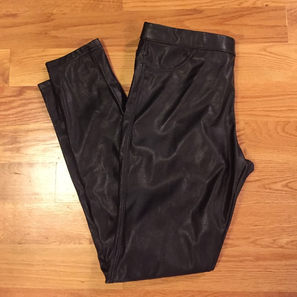 HOT H&M treggings with a leather look!