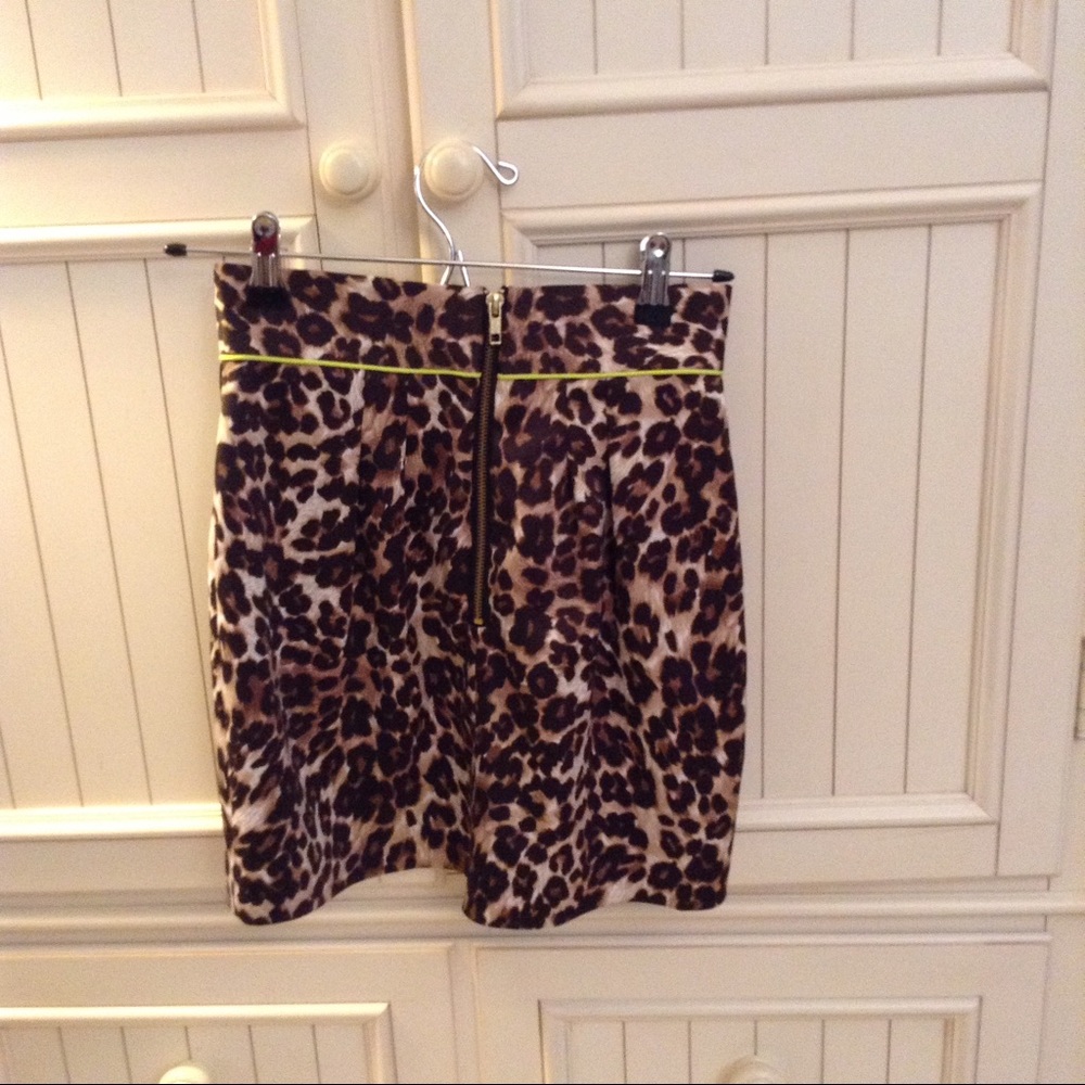 Naven Mini skirt- zippered. Animal print - Picture 2 of 2