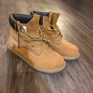 TIMBERLAND men 6M (women 8-8.5!!)
