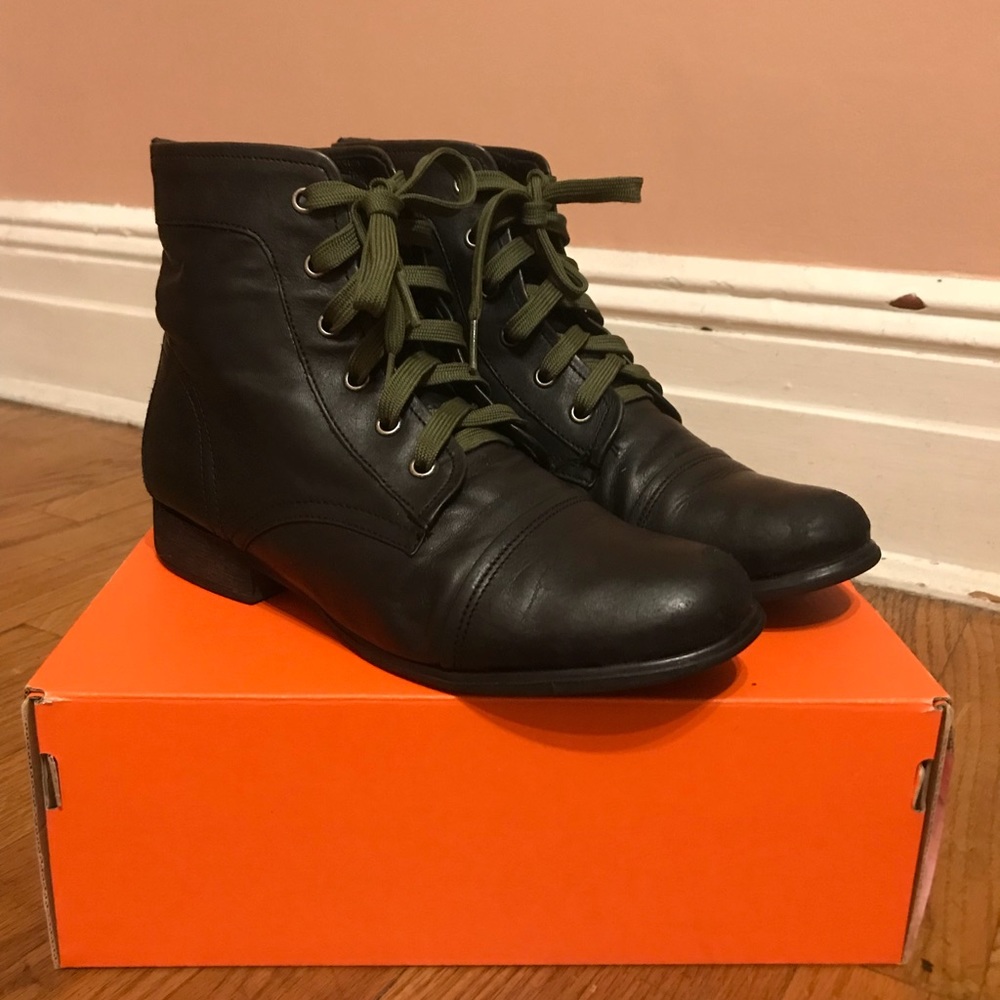 Steve Madden black combat shoes