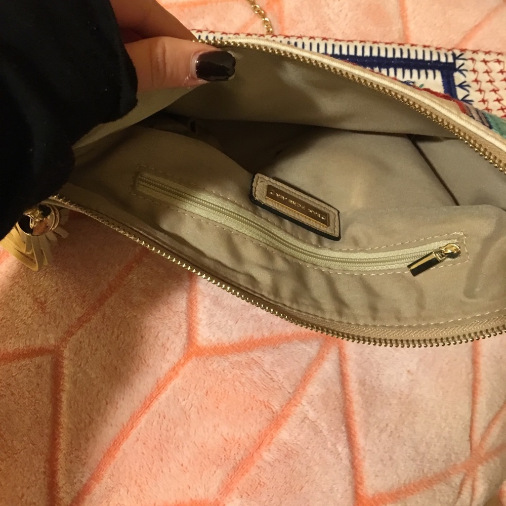 LF crossbody - Picture 3 of 4