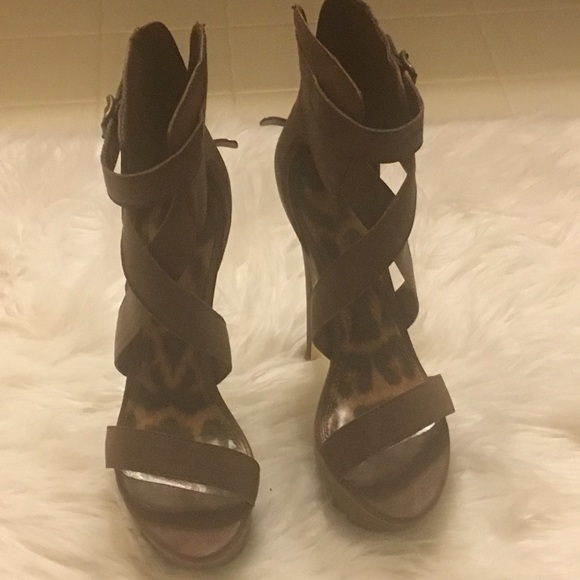 Never worn!! Brown BEBE heels size 6 - Picture 1 of 3