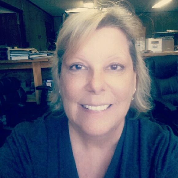 Meet your Posher, Debby - Picture 1 of 1