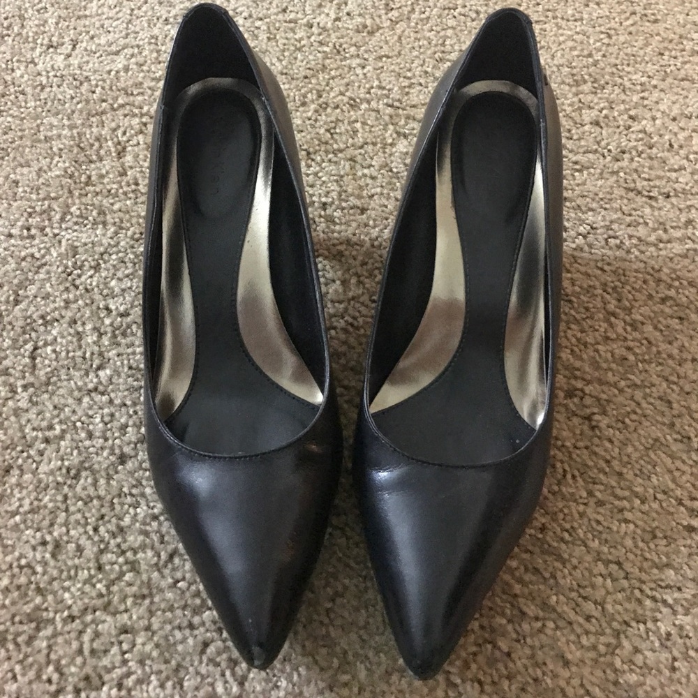 Women classic black heels