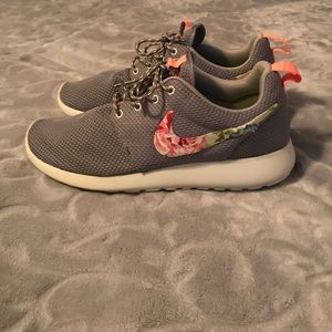 Etsy Custom Made Nike Roshe Shoes.