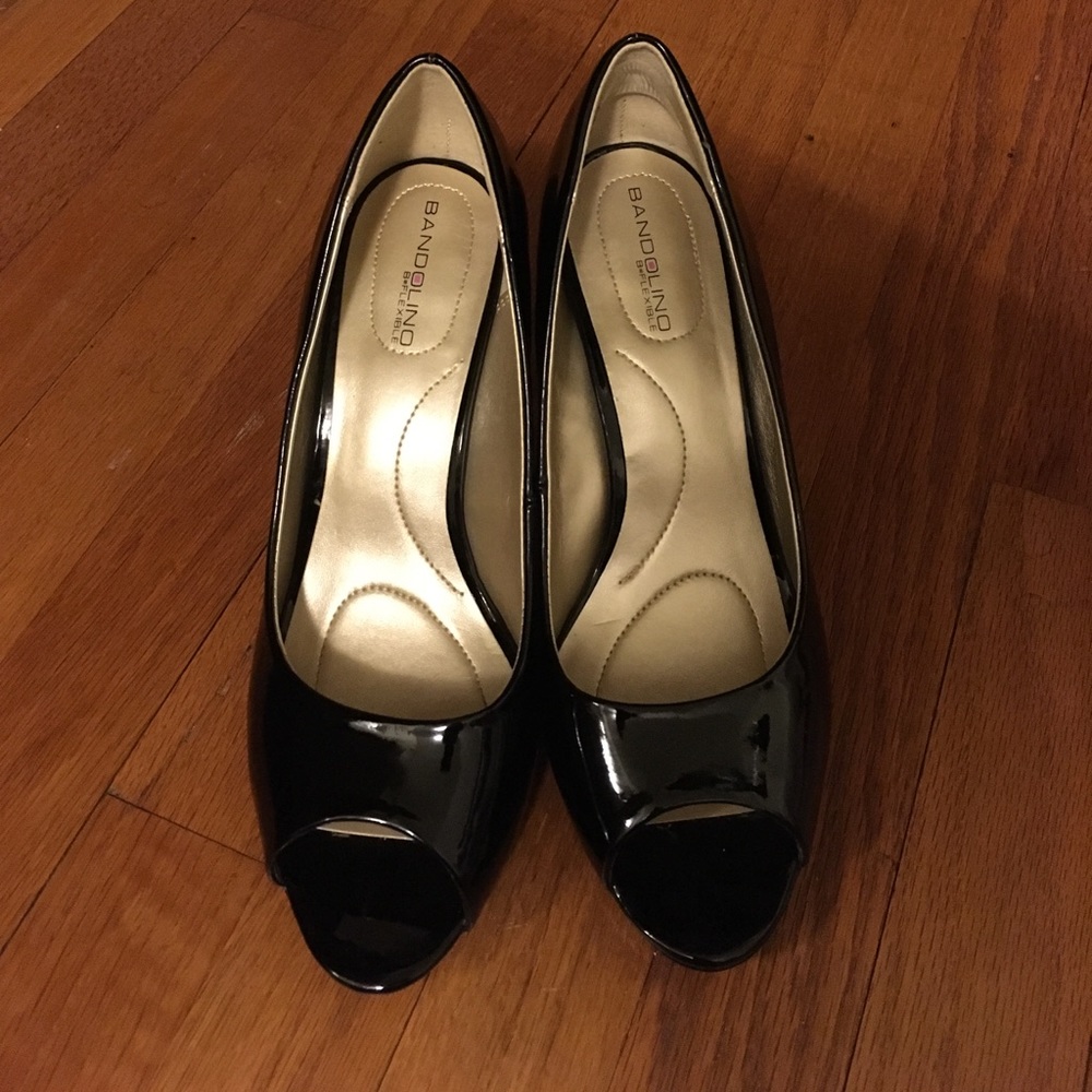 Bandolino Rainaa peep toe pumps
