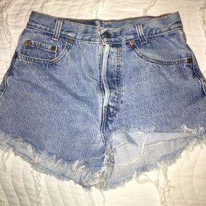 Size W 29, L 30, Levi shorts