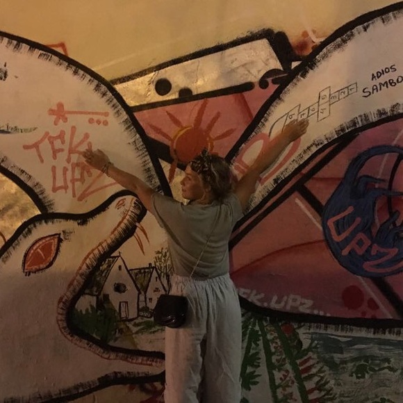 Meet your Posher, Ari - Picture 1 of 1