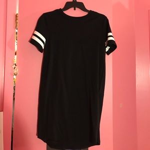 BLACK T-SHIRT DRESS