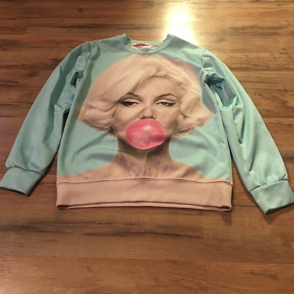 Sweatshirt