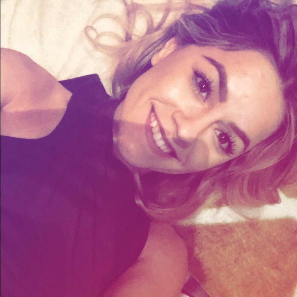 Meet your Posher, Cinthia