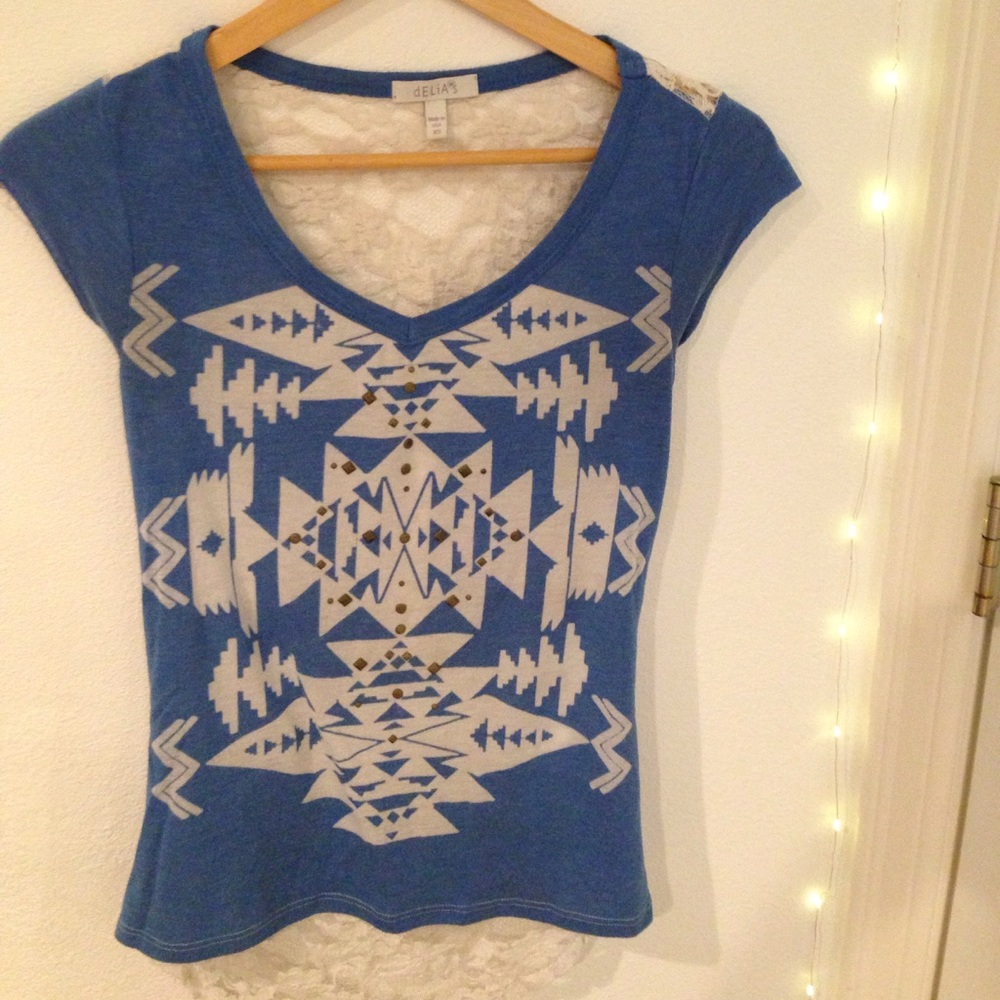Lacey tshirt