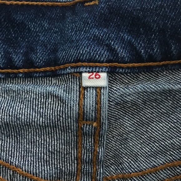 Levi’s High Waisted Shorts - Picture 3 of 4