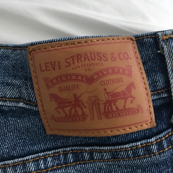 Levi’s High Waisted Shorts - Picture 4 of 4