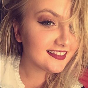 Meet your Posher, Abigail