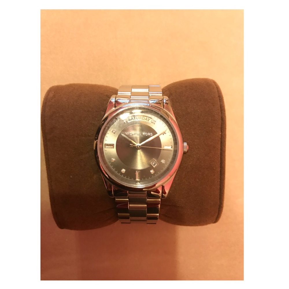 ✨Brand new women’s Michael Kors watch✨