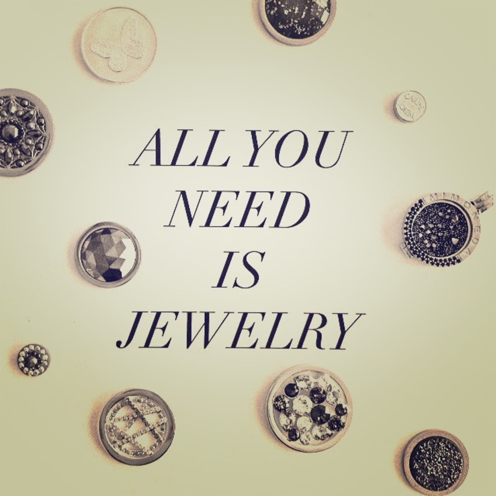 Bundle two and get 10% off 💋🌟