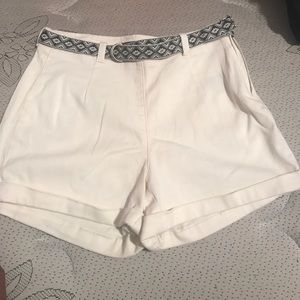 Shorts with belt